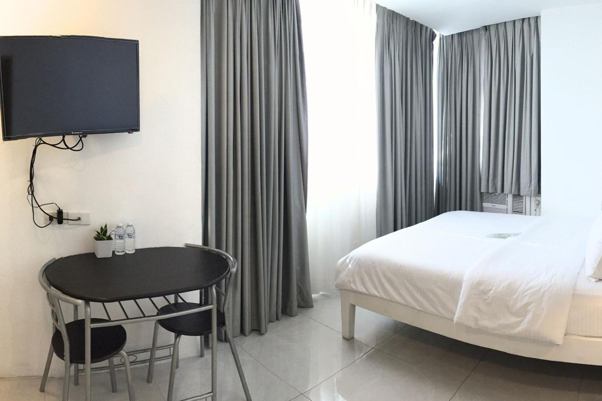 Tely'S Bed & Breakfast Iloilo Powered By Cocotel Bagian luar foto