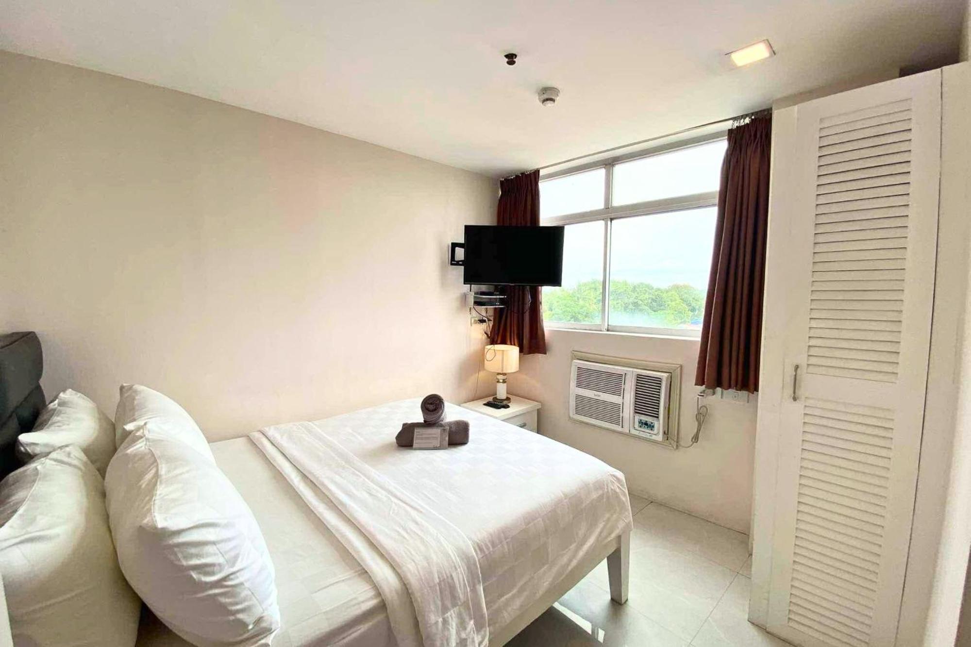Tely'S Bed & Breakfast Iloilo Powered By Cocotel Bagian luar foto