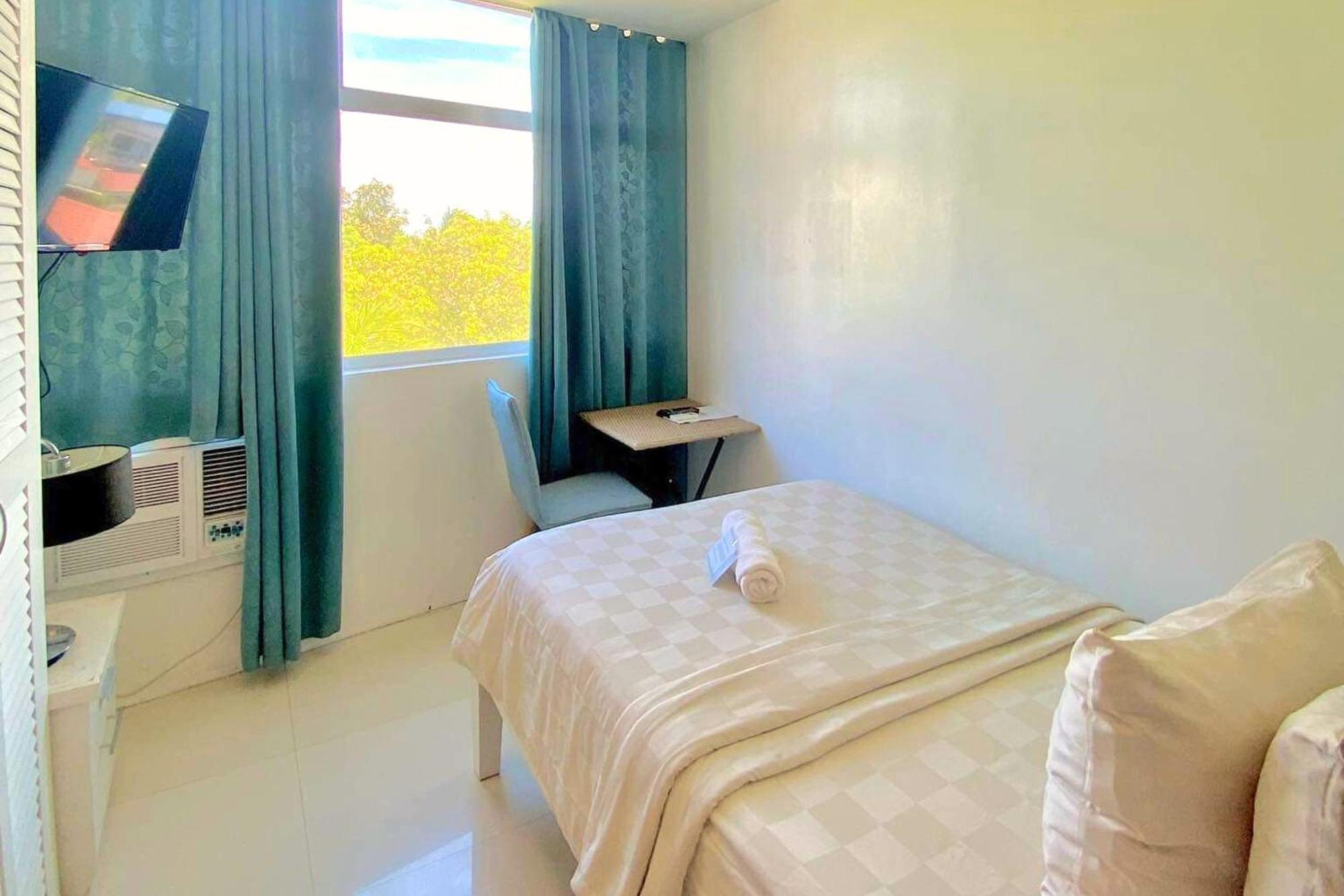 Tely'S Bed & Breakfast Iloilo Powered By Cocotel Bagian luar foto