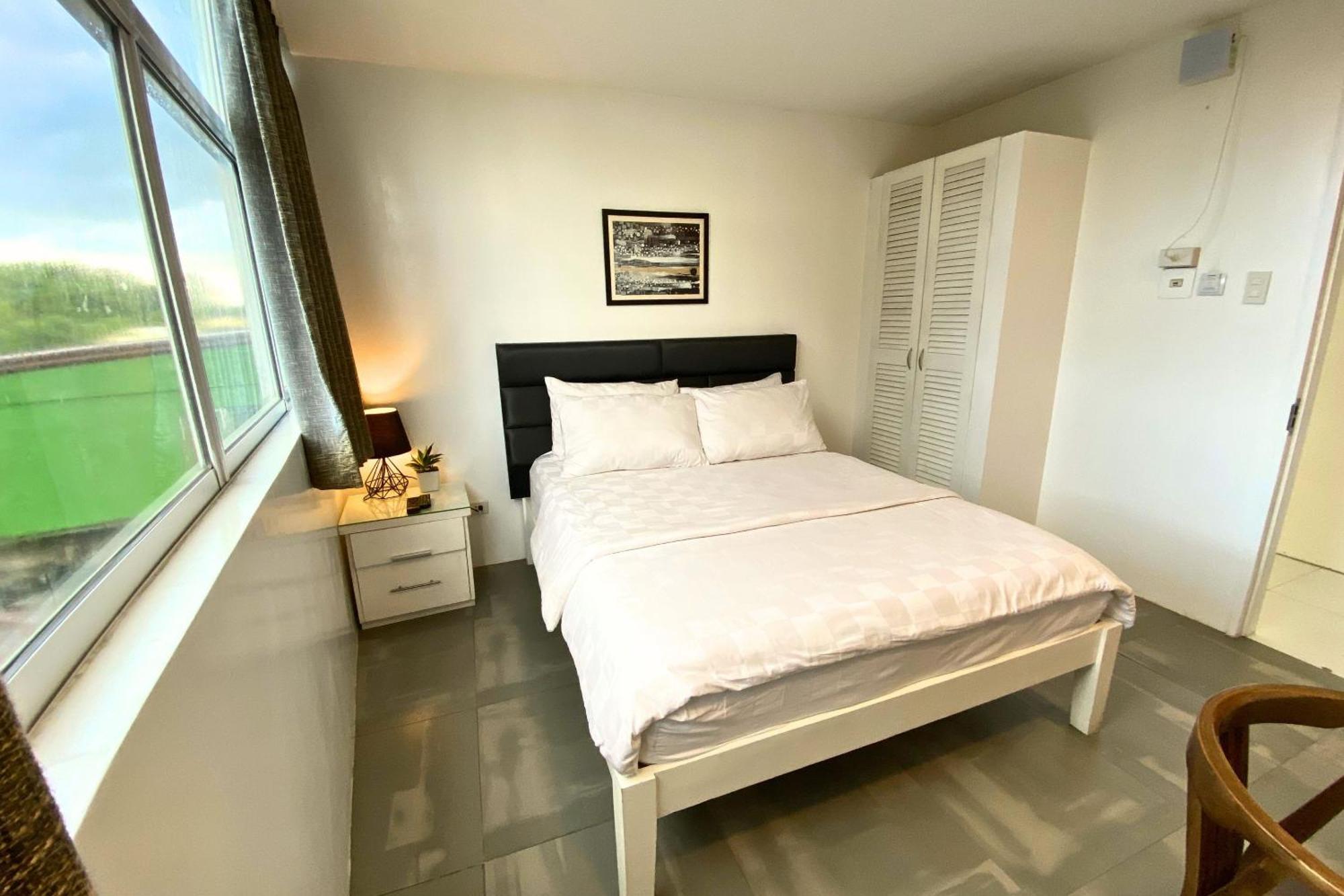 Tely'S Bed & Breakfast Iloilo Powered By Cocotel Bagian luar foto